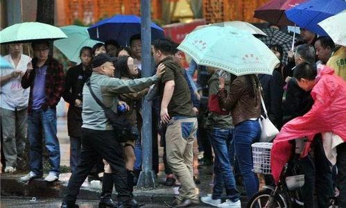 长沙局长吃瓜事件,网络舆论下的权力监督与反思