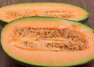 中午吃哈密瓜,哈密瓜带来的清新甜蜜时光