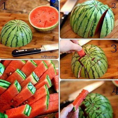 满朝齐聚吃瓜,满朝齐聚，共赏瓜田盛宴