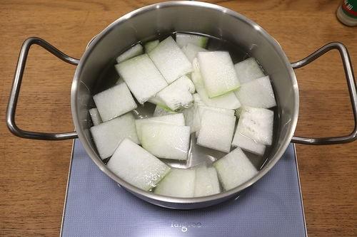 不是丸子吃瓜,一场网络迷思的狂欢