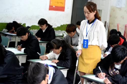 湘潭卫校老师吃瓜,一场校园内的趣味风波