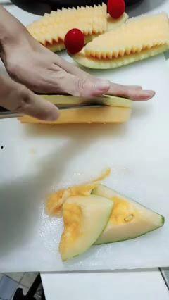 怎么切哈密瓜方便吃,轻松享受美味每一口 第2张 怎么切哈密瓜方便吃,轻松享受美味每一口 第2张