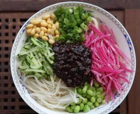 面条吃瓜,夏日清爽美食新体验